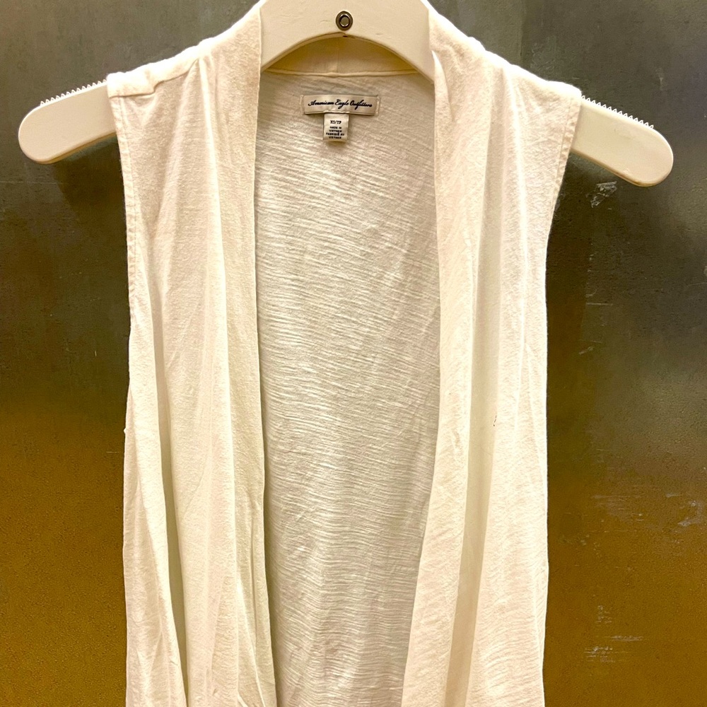 American Eagle sleeveless cardigan